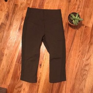 Lululemon army green 15” crop!